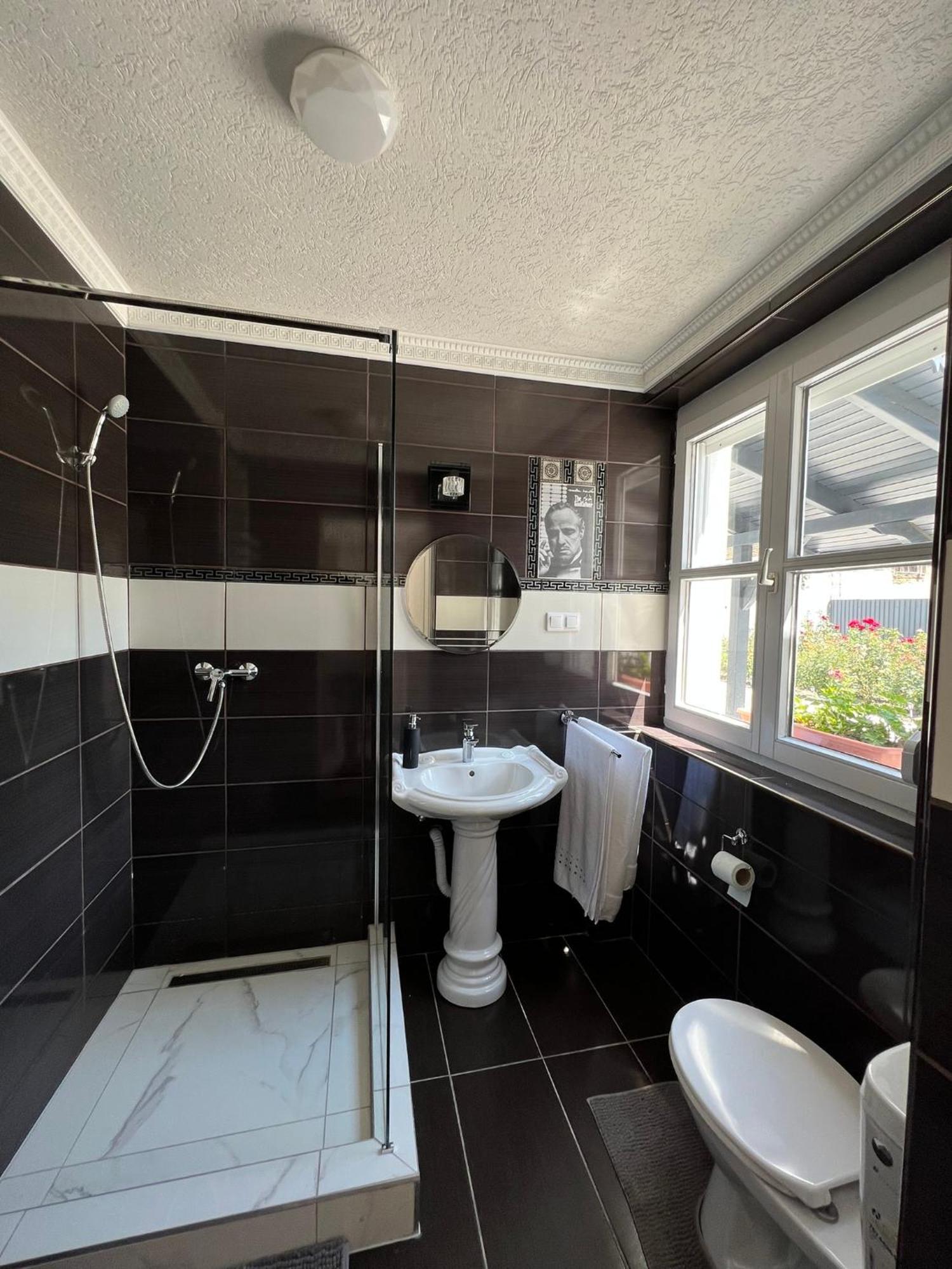 Adel Apartman Kisujszallas Exterior foto